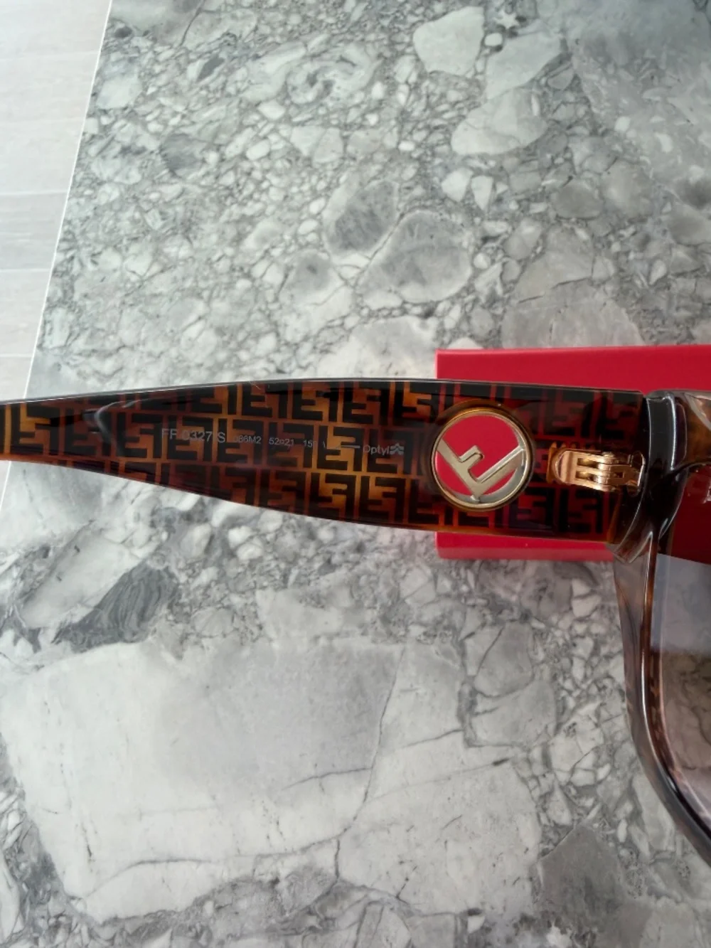 Fendi Monogram Sunglasses - Picture 4 of 8